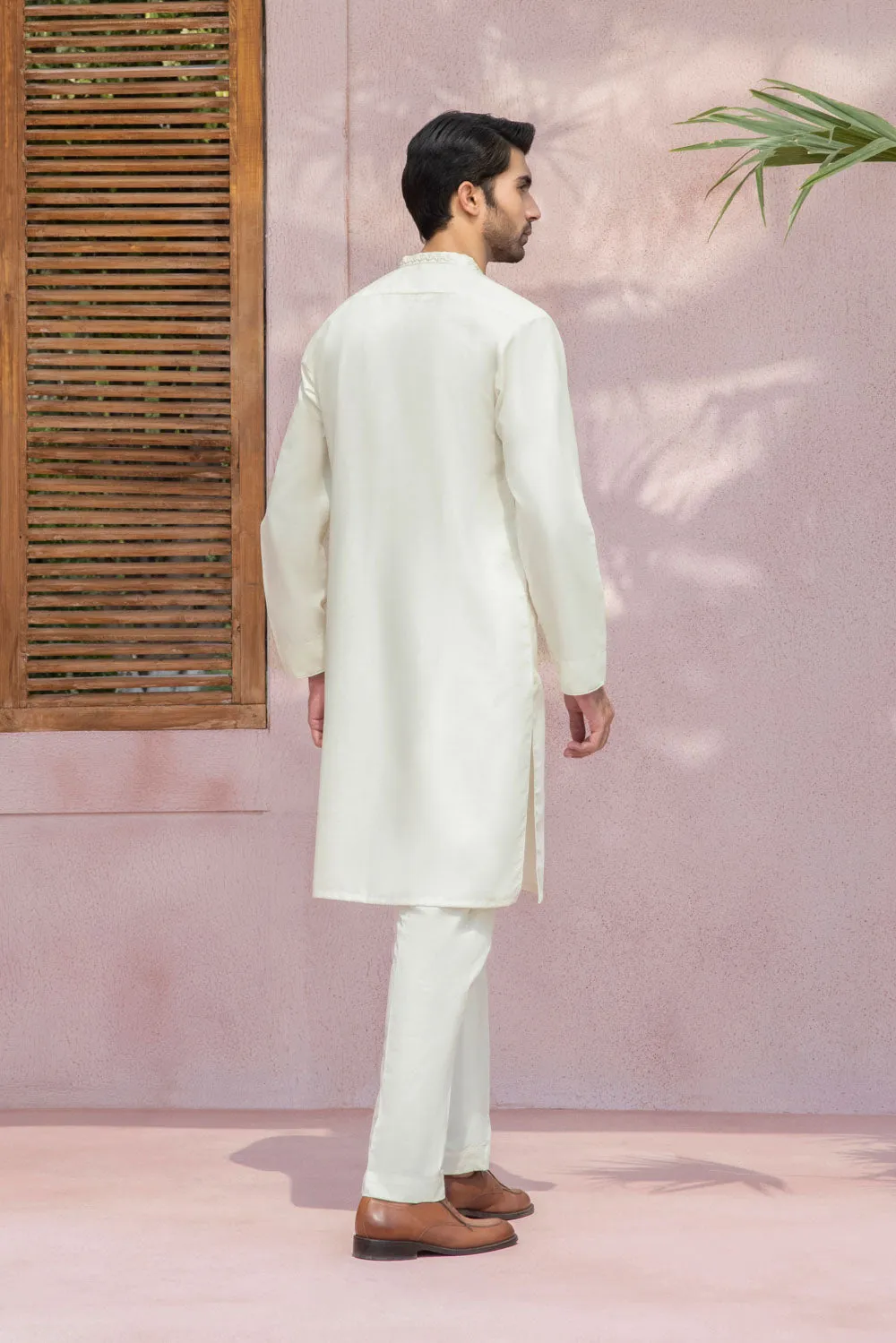 Embroidered Karandi Kurta