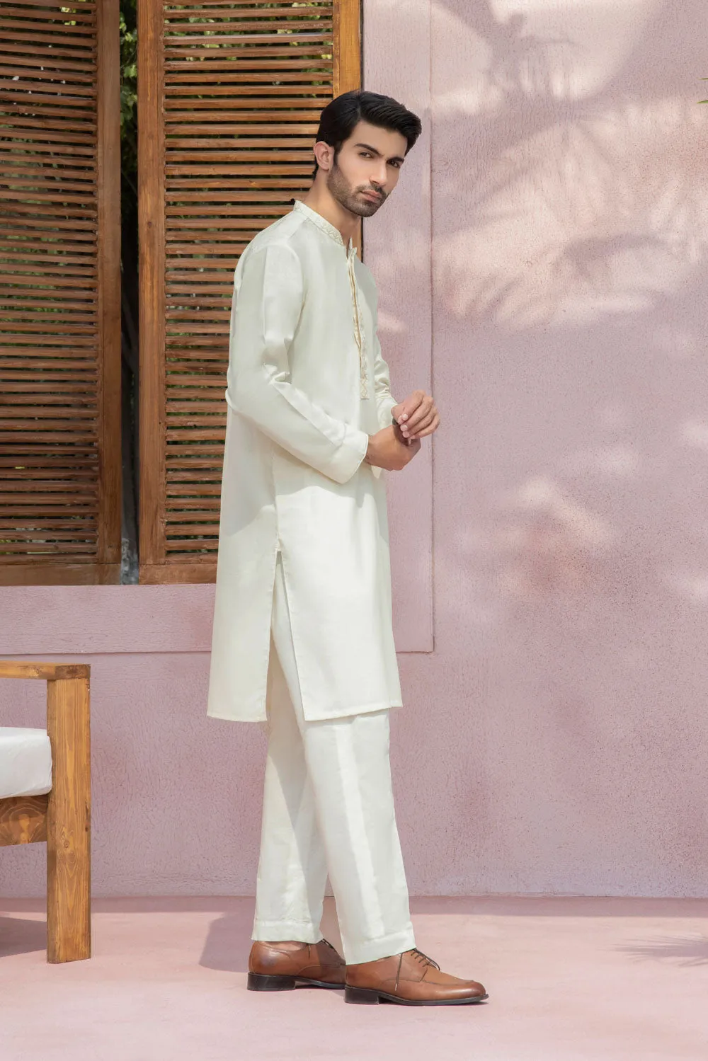 Embroidered Karandi Kurta