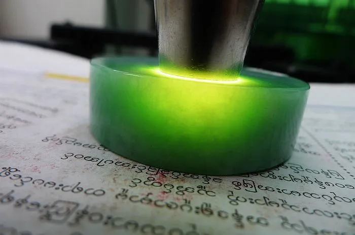 Natural Jade Rough Jadeite Raw (121g,5.3X1.7cm)