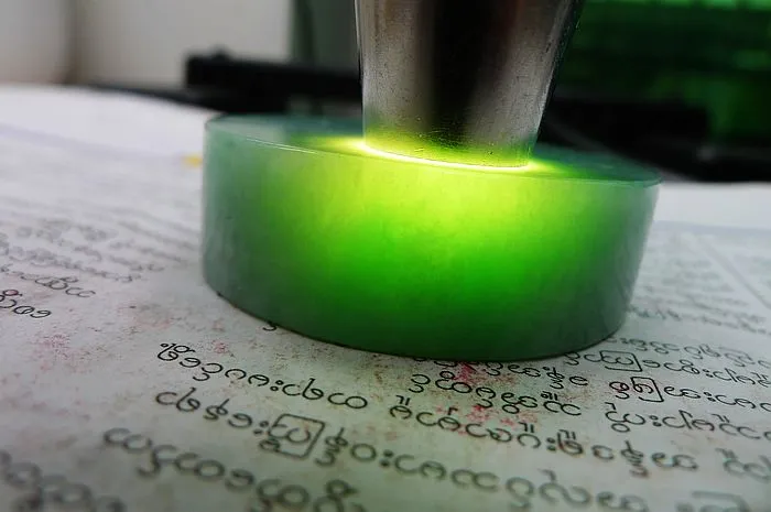 Natural Jade Rough Jadeite Raw (121g,5.3X1.7cm)