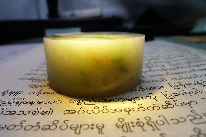 Natural Jade Rough Jadeite Raw (61g,3.8X1.65cm)