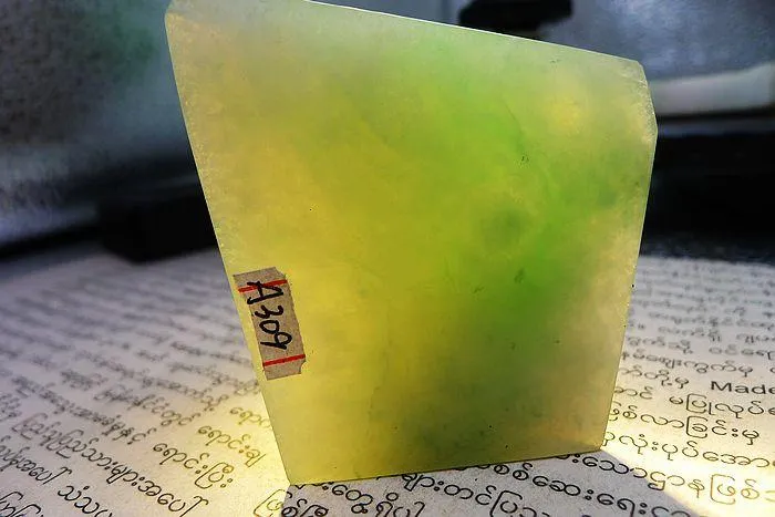Natural Jade Rough Jadeite Raw (76g,5.3X4.8X1.7cm)
