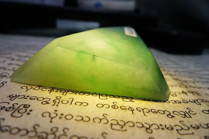 Natural Jade Rough Jadeite Raw (76g,5.3X4.8X1.7cm)