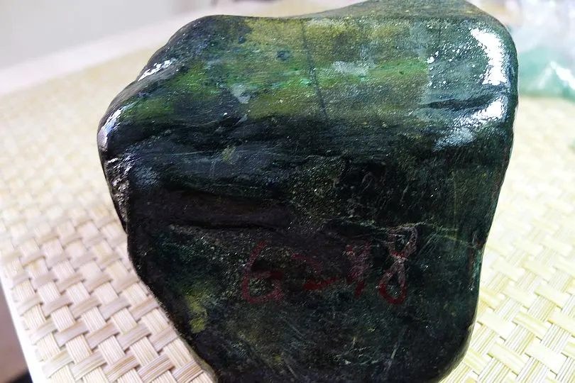 Natural Jade Rough Jadeite Raw (838g,10X9.8X6.3cm)