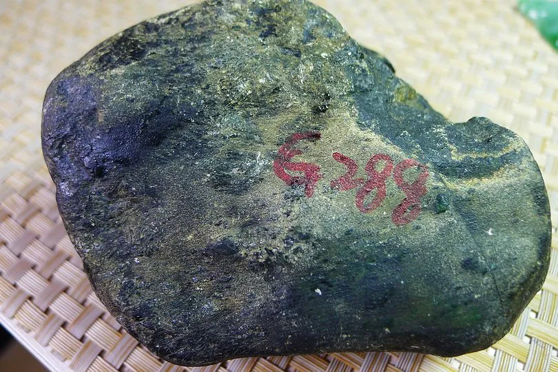 Natural Jade Rough Jadeite Raw (838g,10X9.8X6.3cm)
