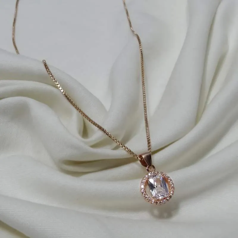 Rosegold Round Pendant Necklace with Rectangular Zirconia