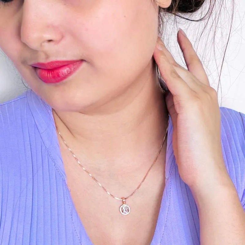 Rosegold Round Pendant Necklace with Rectangular Zirconia