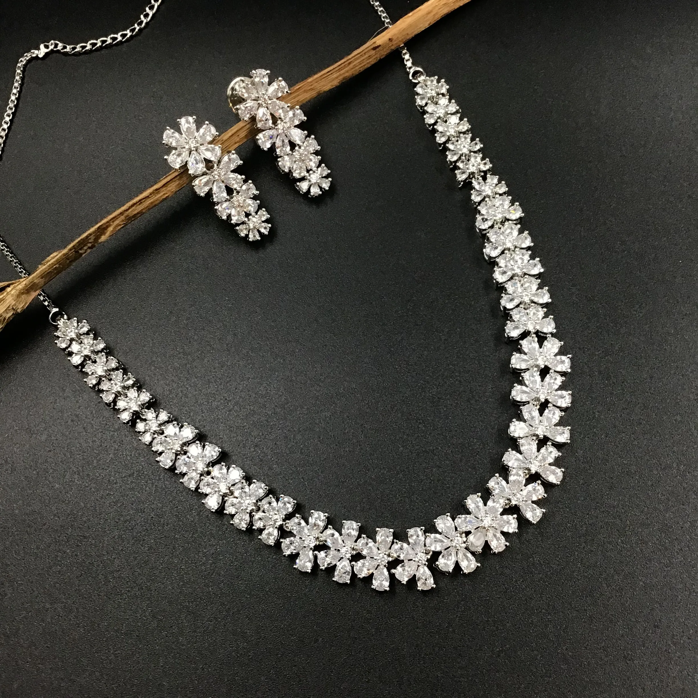 Round Neck Zircon/AD Necklace 3271-08
