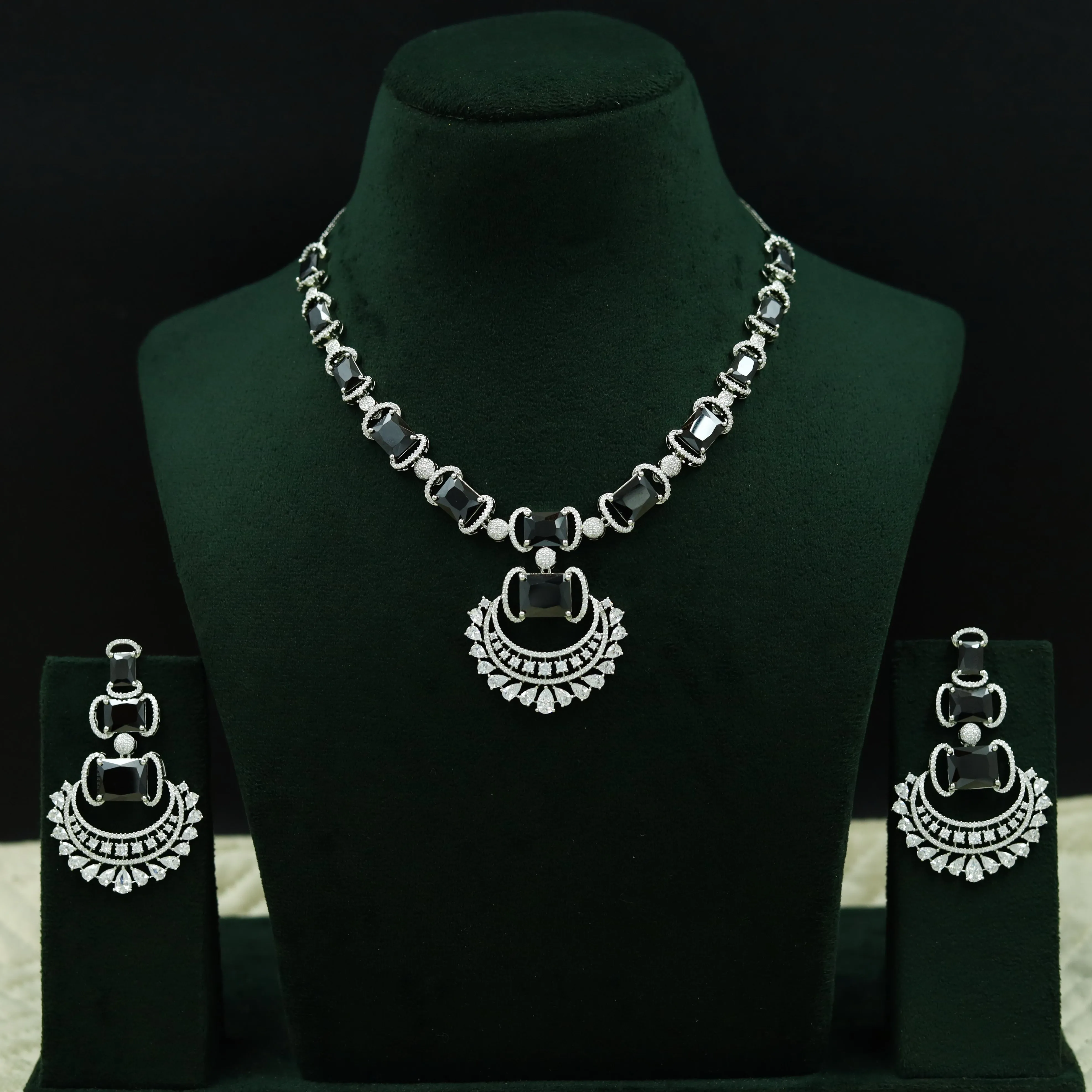 Round Neck Zircon/AD Necklace Set 12534-28