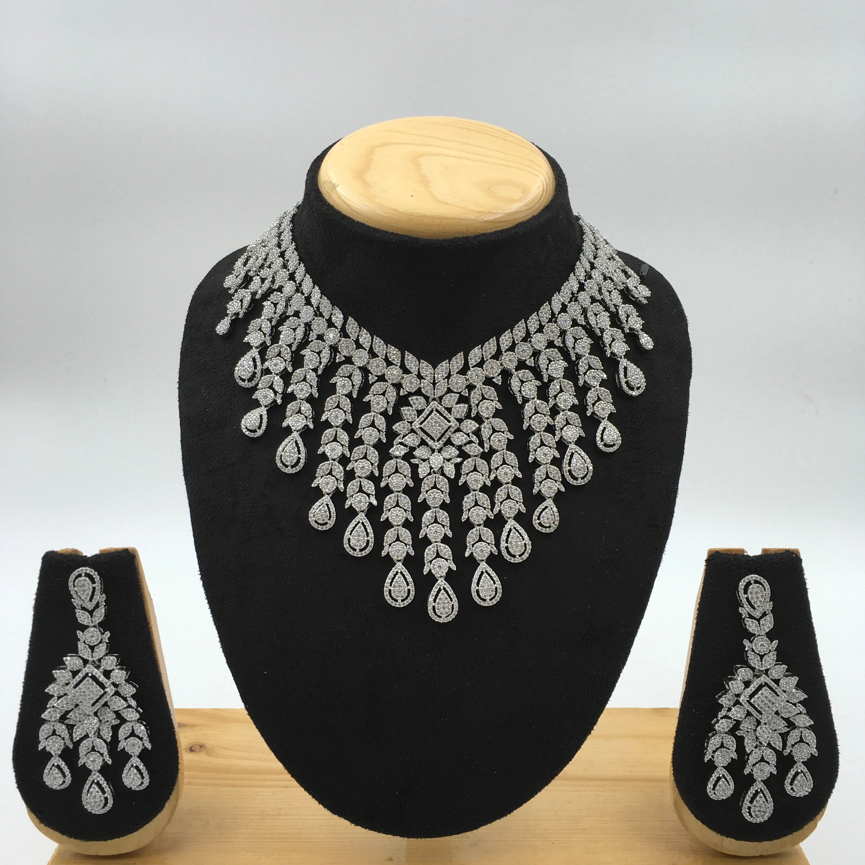 Round Neck Zircon/AD Necklace Set 8570-08