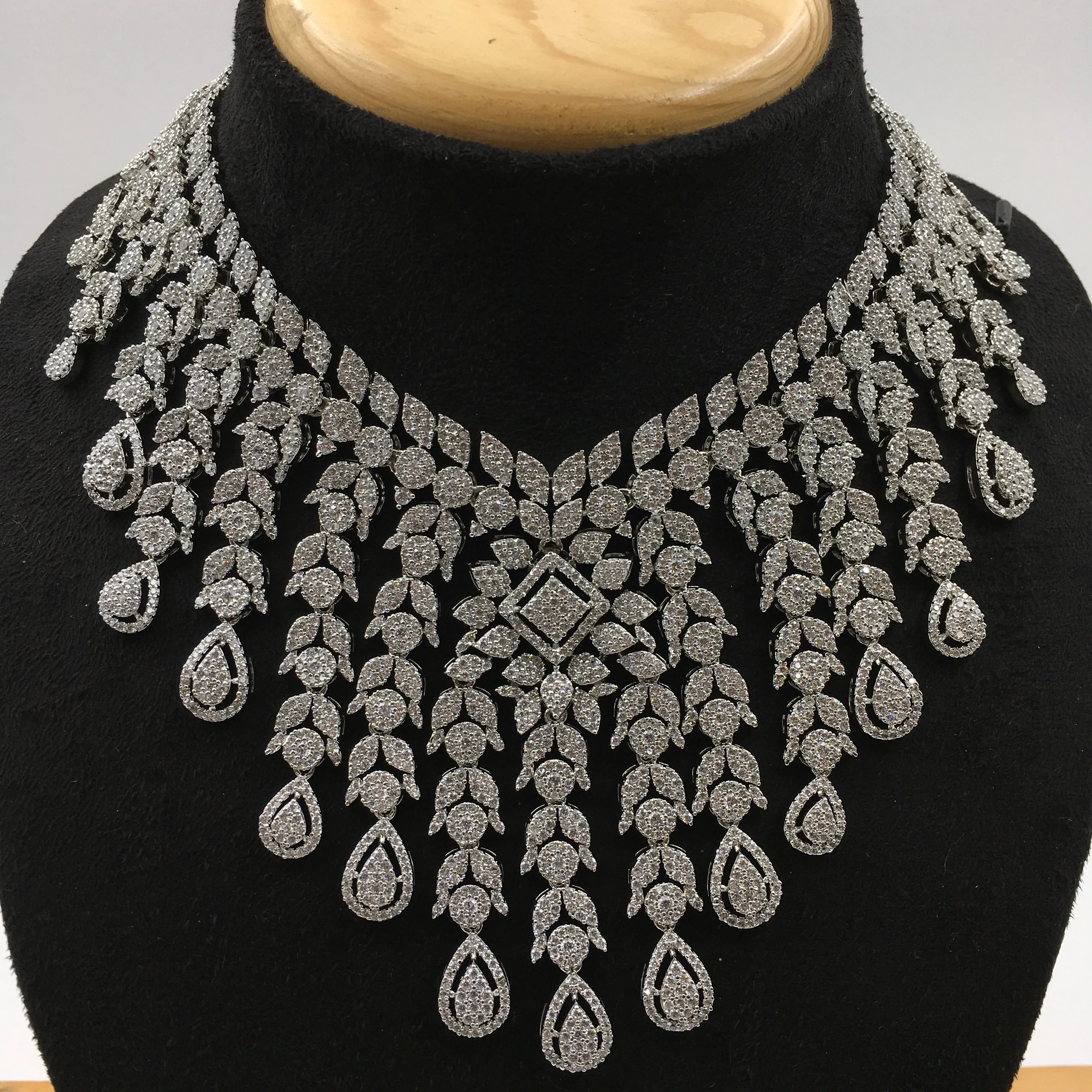 Round Neck Zircon/AD Necklace Set 8570-08